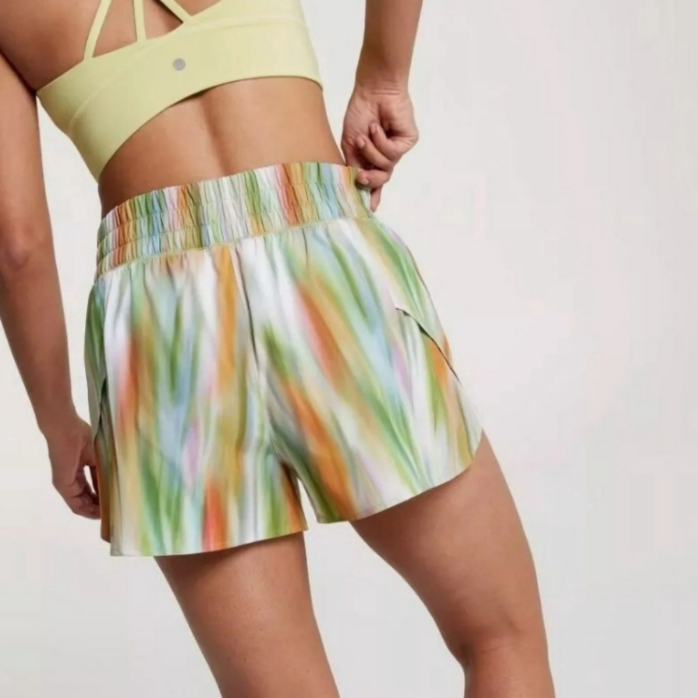 CALIA High Rise Step Up Shorts - Picture 2 of 6